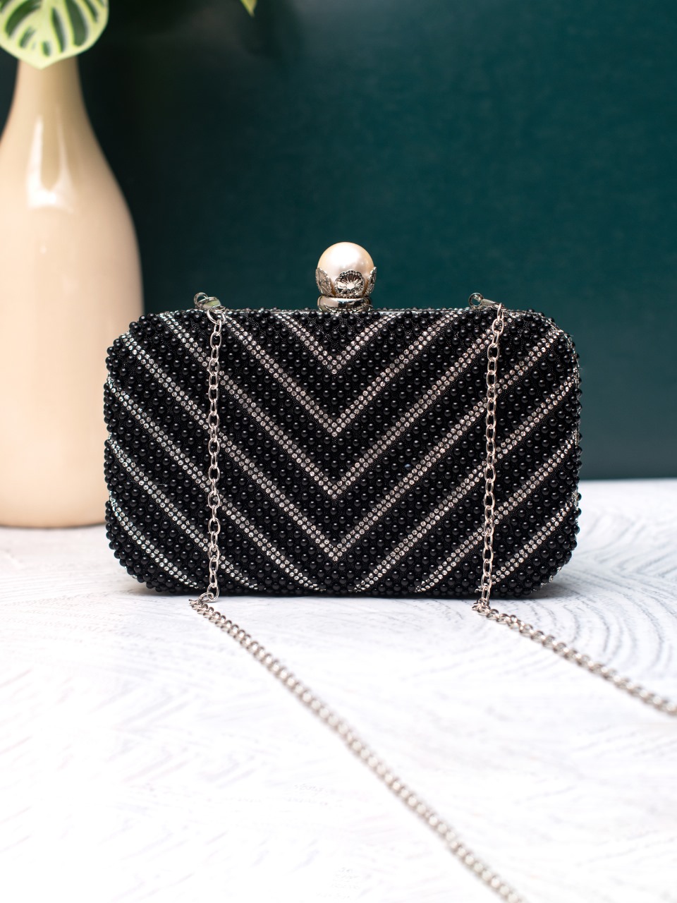 The Diamond Noir clutch